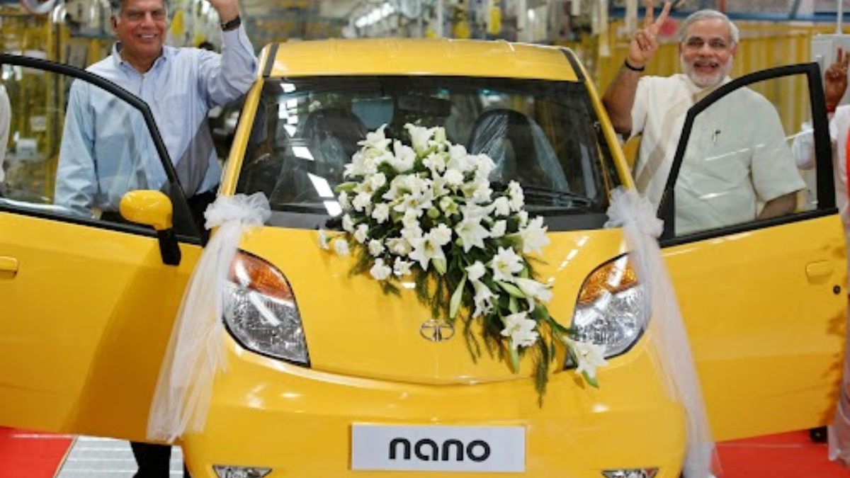 Ratan Tata and Narendra modi with tata nano
